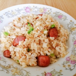 ウインナーとあみえびと大根葉の炒飯